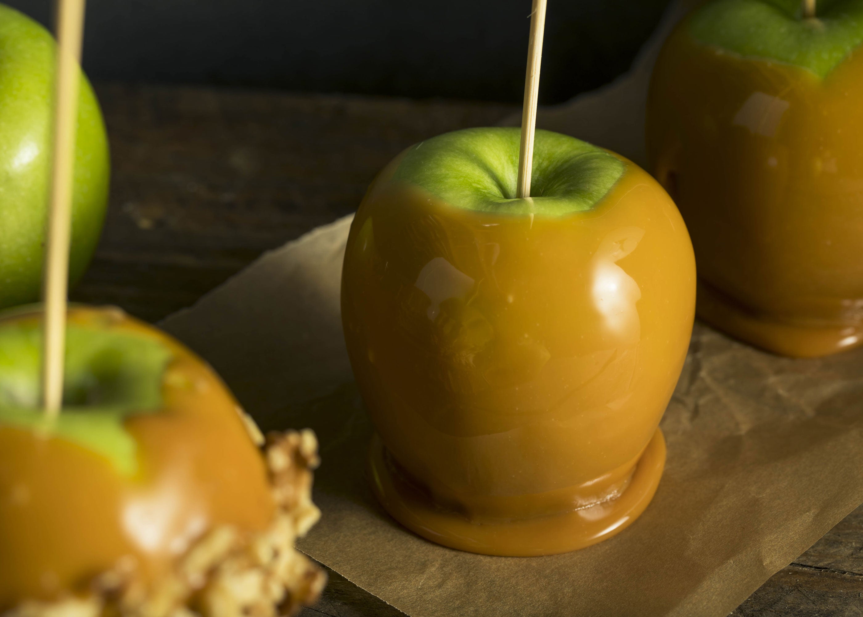 Caramel Bourbon Apple Scented Wholesale Coconut & Soy Candles, Wax Melts & Fragrance Oils